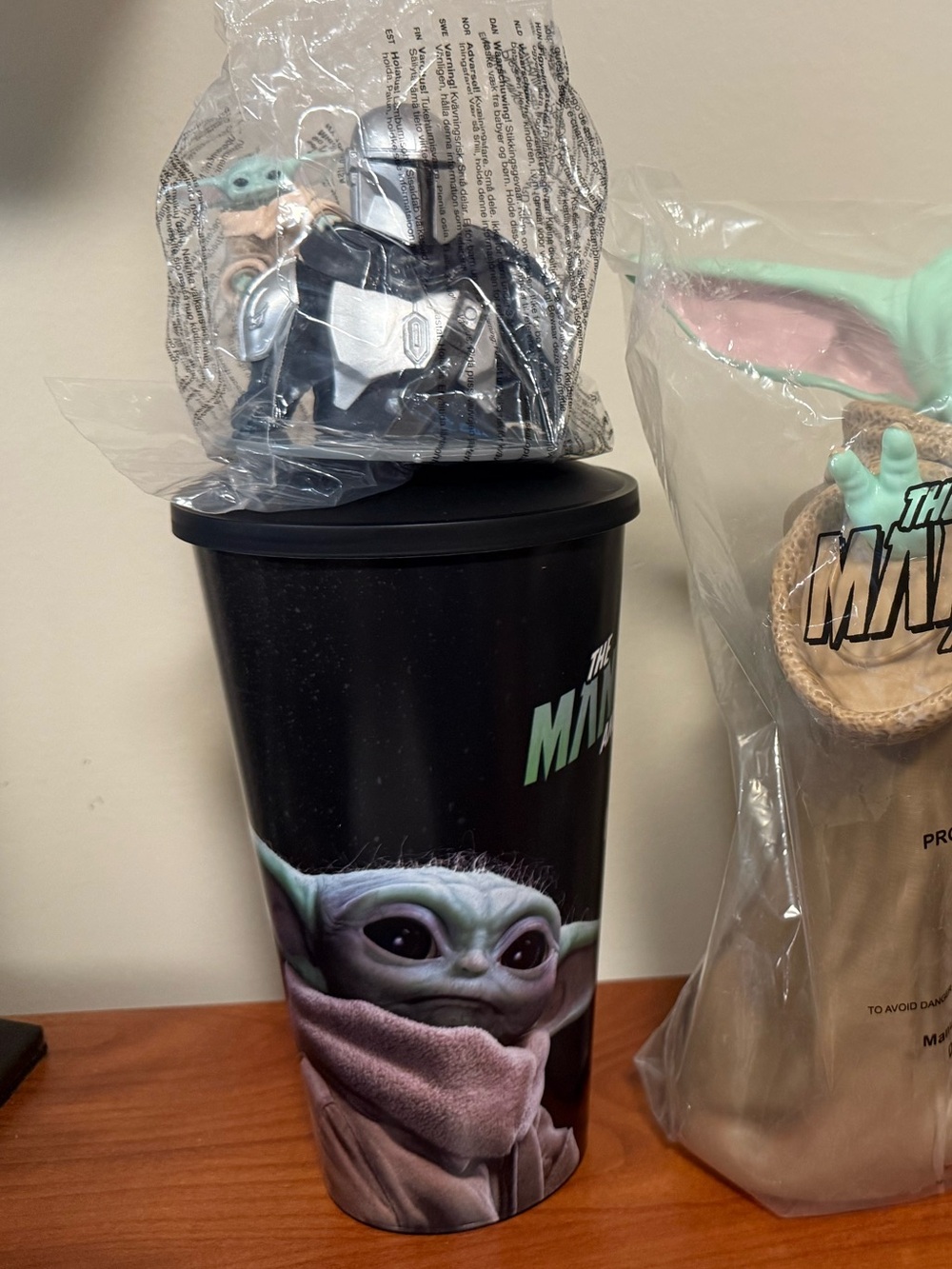 The Mandalorian Grogu Popcorn Bucket &  44oz Cup & Topper Both NWT! in Hand! - Picture 7 of 14
